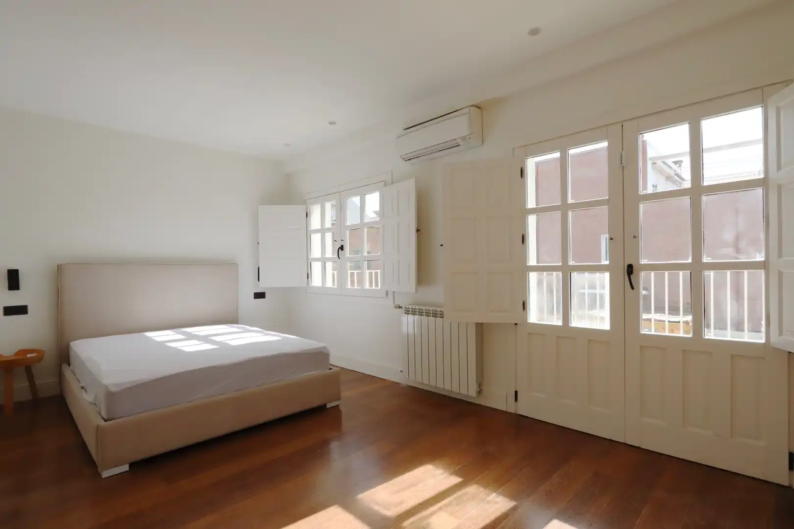 Dormitori de Casa o xalet de lloguer en Madrid amb Aire condicionat, Calefacció i Jardí privat