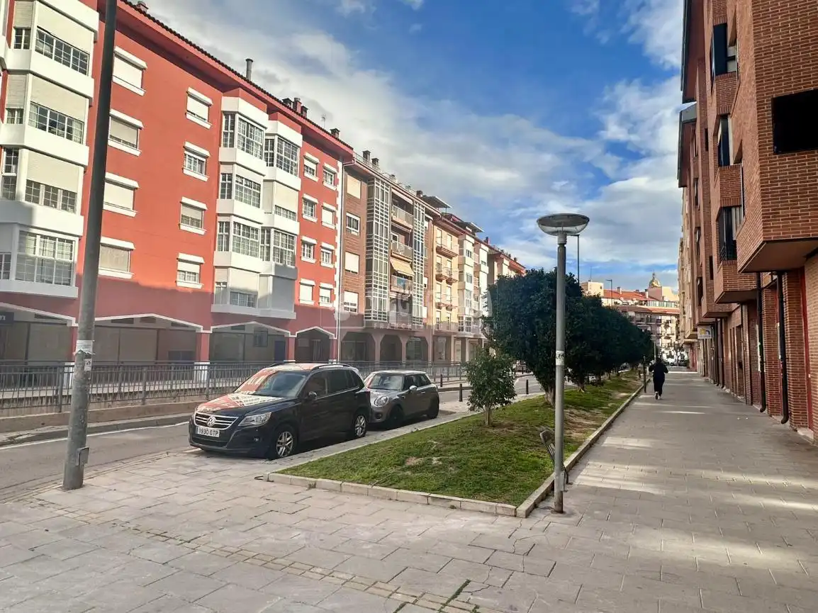 Vista exterior de Local de alquiler en Murcia