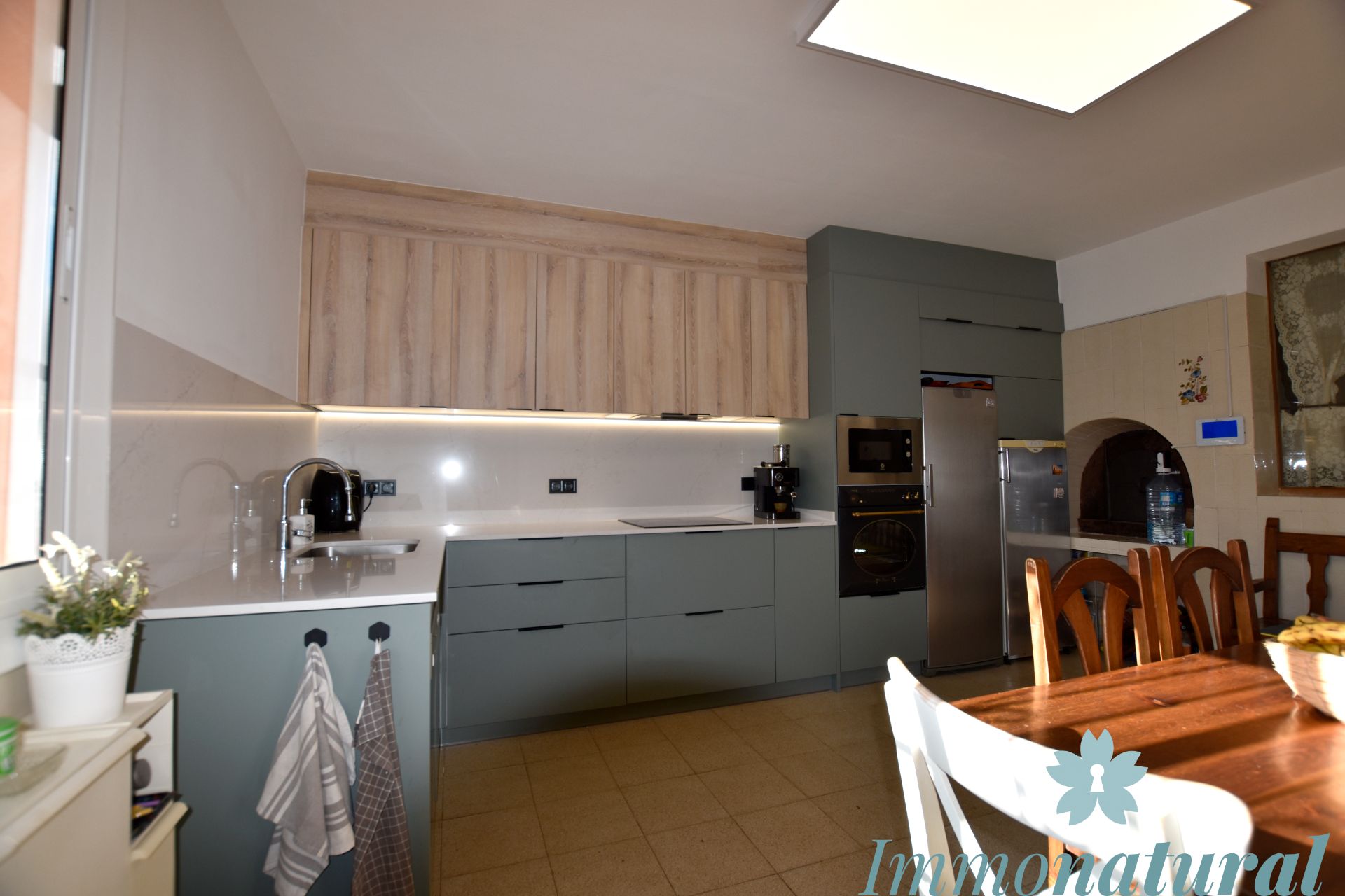 Cuina de Casa o xalet en venda en Torrelles de Llobregat amb Calefacció, Jardí privat i Parquet