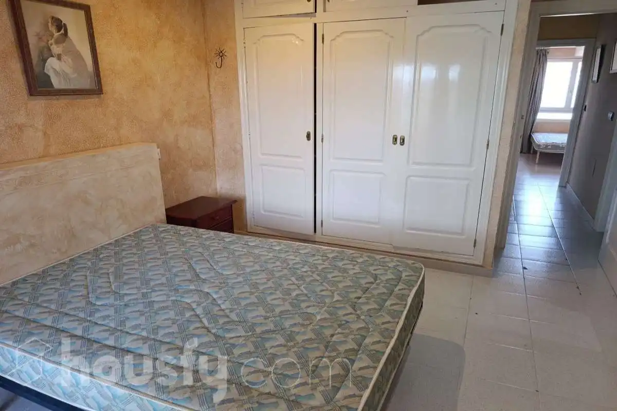 Dormitori de Casa adosada de lloguer en Torrevieja amb Aire condicionat, Terrassa i Traster