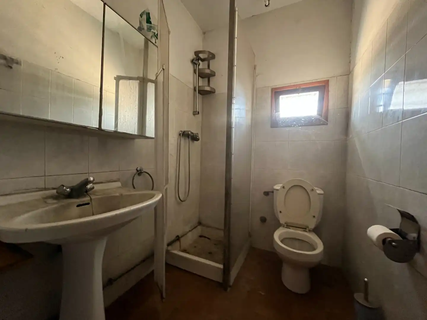 Badezimmer von Fabrikhallen zum Verkauf in Sils, Girona