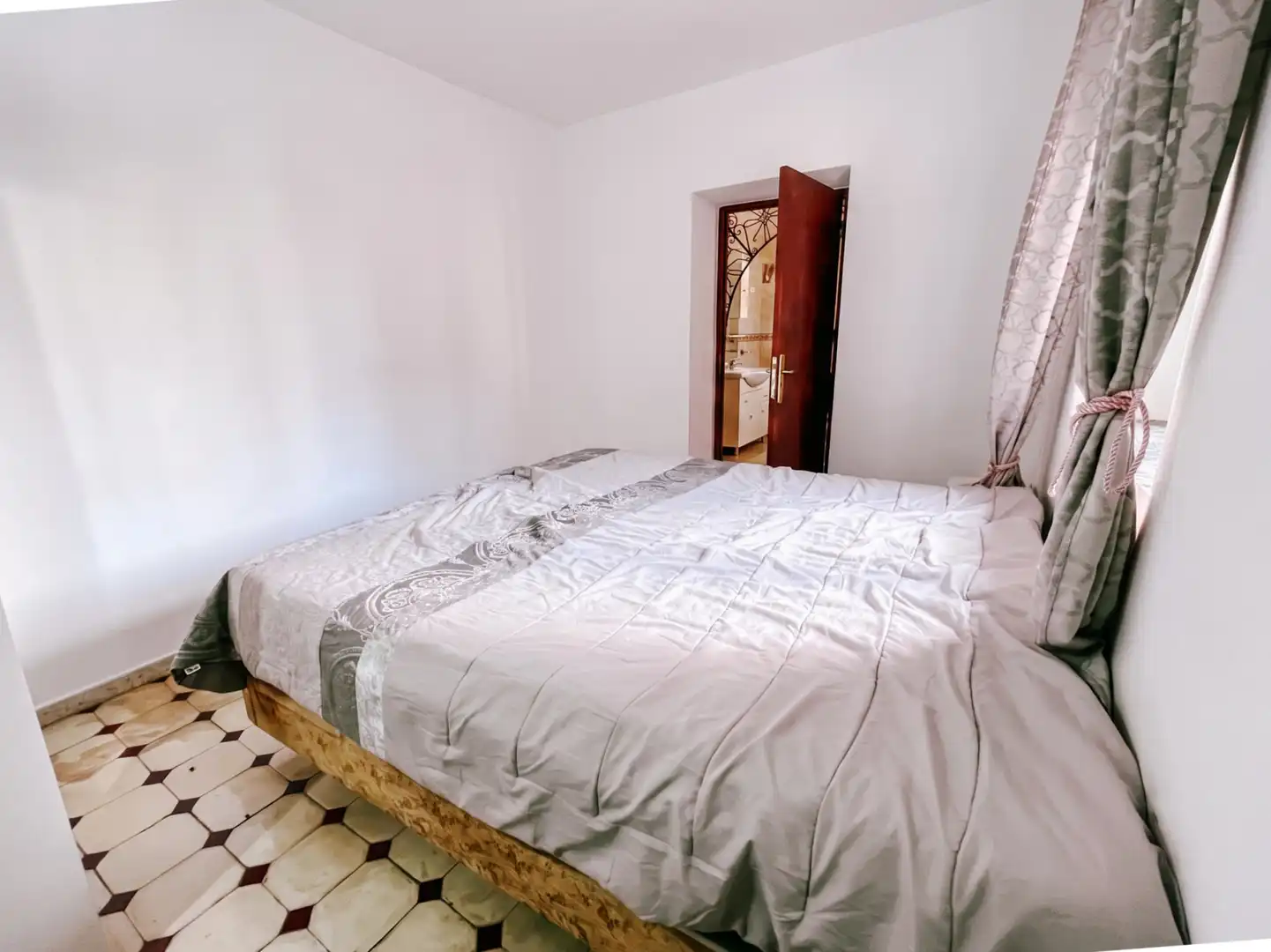 Dormitori de Casa adosada en venda en Mijas amb Jardí privat, Terrassa i Moblat