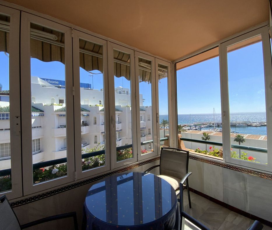 Exterior view of Flat for sale in Marbella  with Terrace, Furnished and Oven
