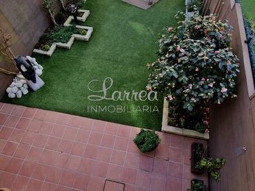 Reihenhaus mit Balkon zum Verkauf in Sabino Arana Kalea