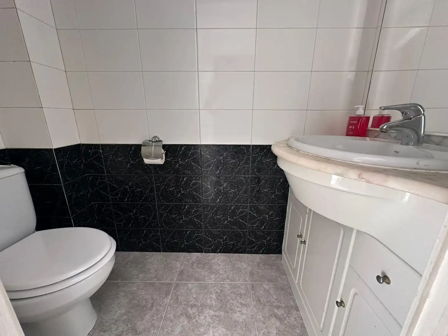 Baño de Casa adosada en venta en Benidorm con Aire acondicionado, Calefacción y Jardín privado