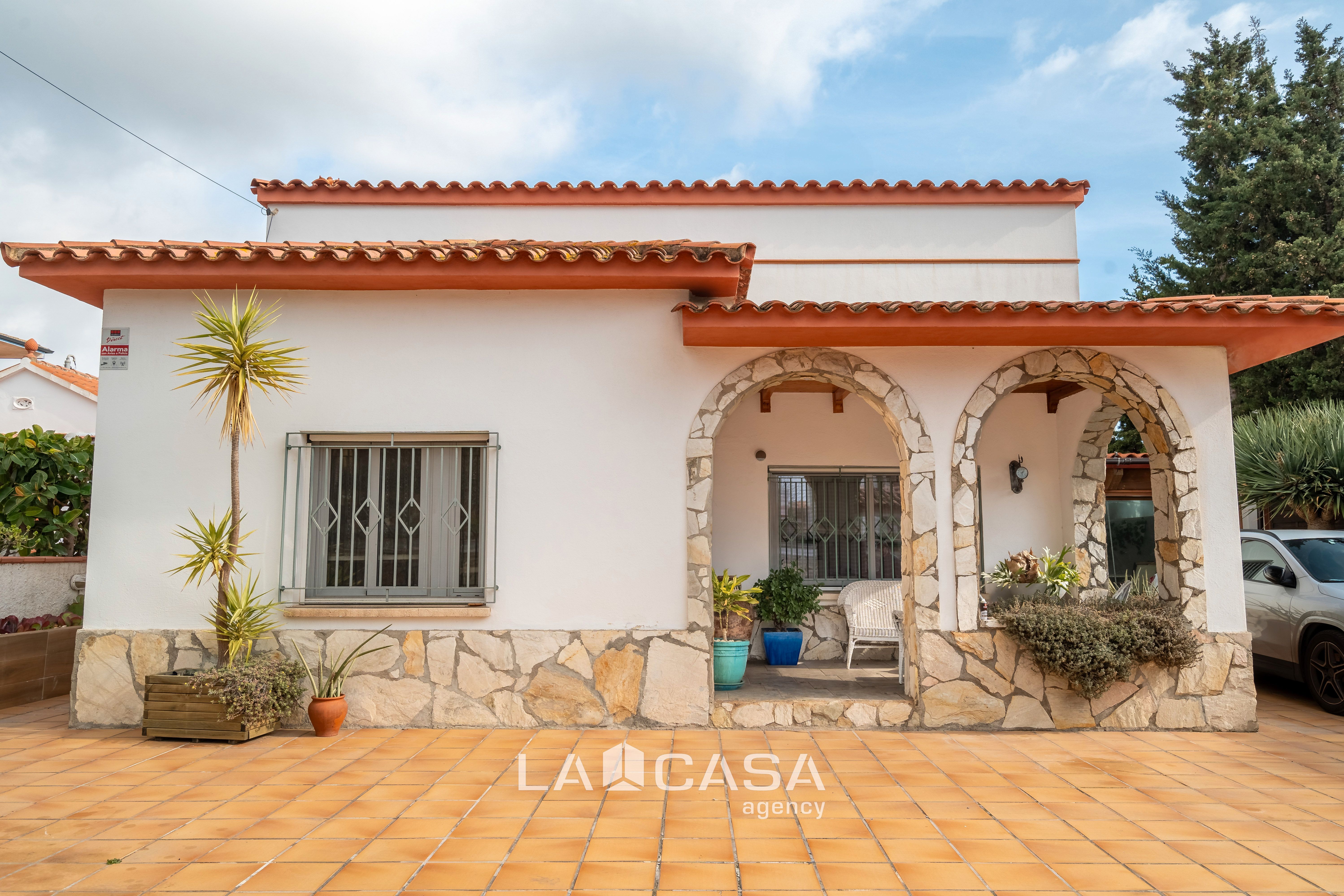 Vista exterior de Casa o xalet en venda en Castelldefels amb Aire condicionat, Calefacció i Terrassa