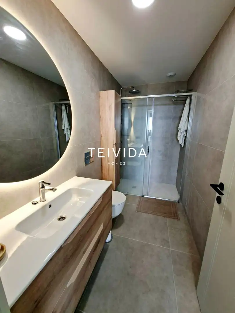 Baño de Piso de alquiler en Adeje con Terraza, Piscina y Amueblado