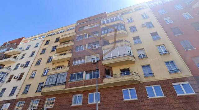 Piso en Venta en America en Guindalera