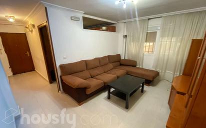 Living room of Flat for sale in  Sevilla Capital  with Air Conditioner and Furnished