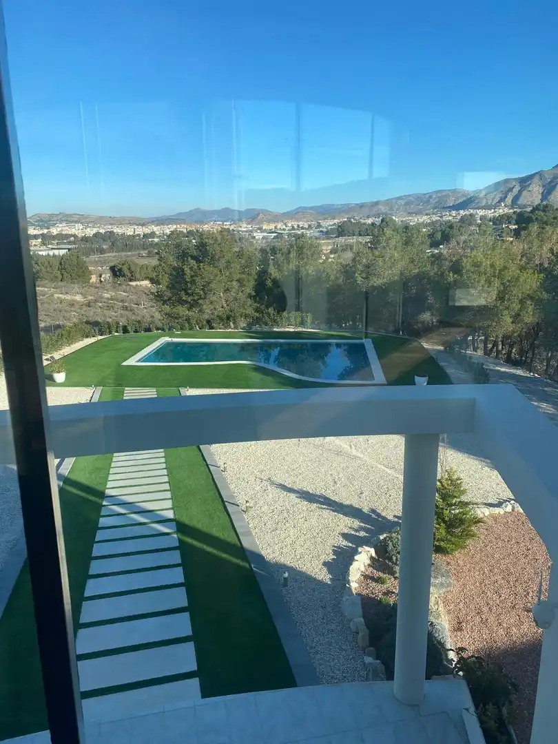 Piscina de Casa o chalet en venta en Elda con Aire acondicionado, Calefacción y Jardín privado