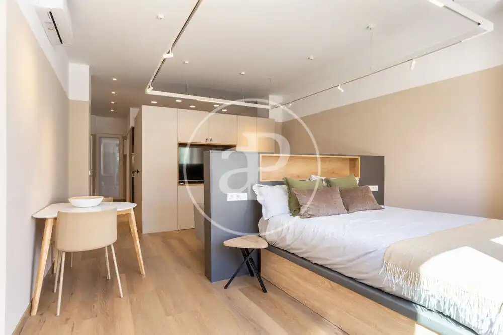 Schlafzimmer von Wohnung zur Miete in Valencia mit Klimaanlage, Heizung und Terrasse