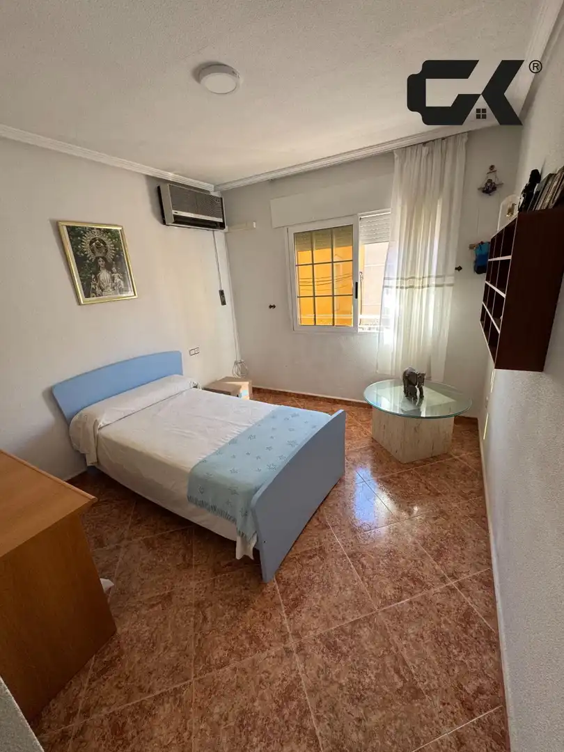 Habitación de Casa adosada en venta en Murcia