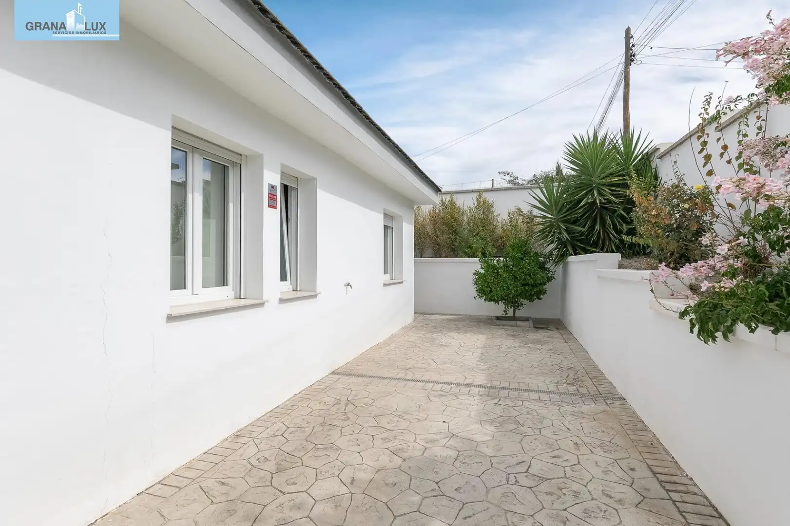 Vista exterior de Casa o chalet en venta en Churriana de la Vega con Aire acondicionado, Jardín privado y Piscina
