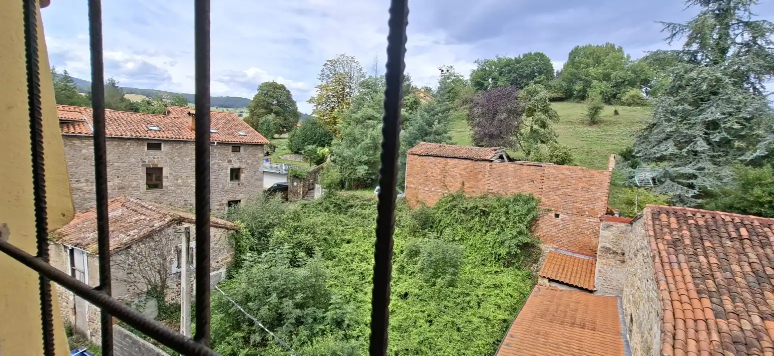 Vista exterior de Àtic en venda en Cabezón de la Sal amb Calefacció i Parquet
