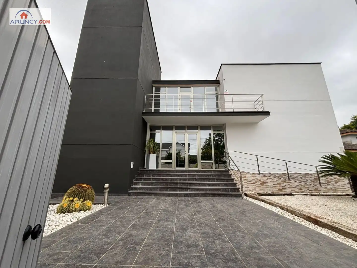 Vista exterior de Casa o xalet de lloguer en Alcalá de Guadaira amb Aire condicionat, Jardí privat i Traster