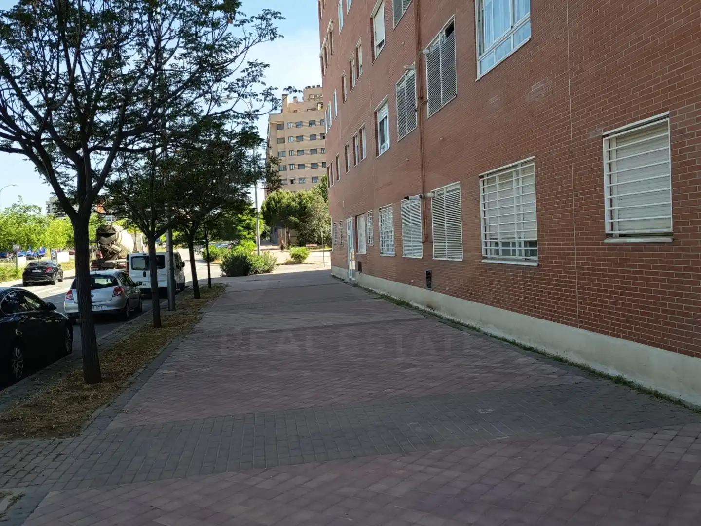 Exterior view of Garage for sale in Madrid