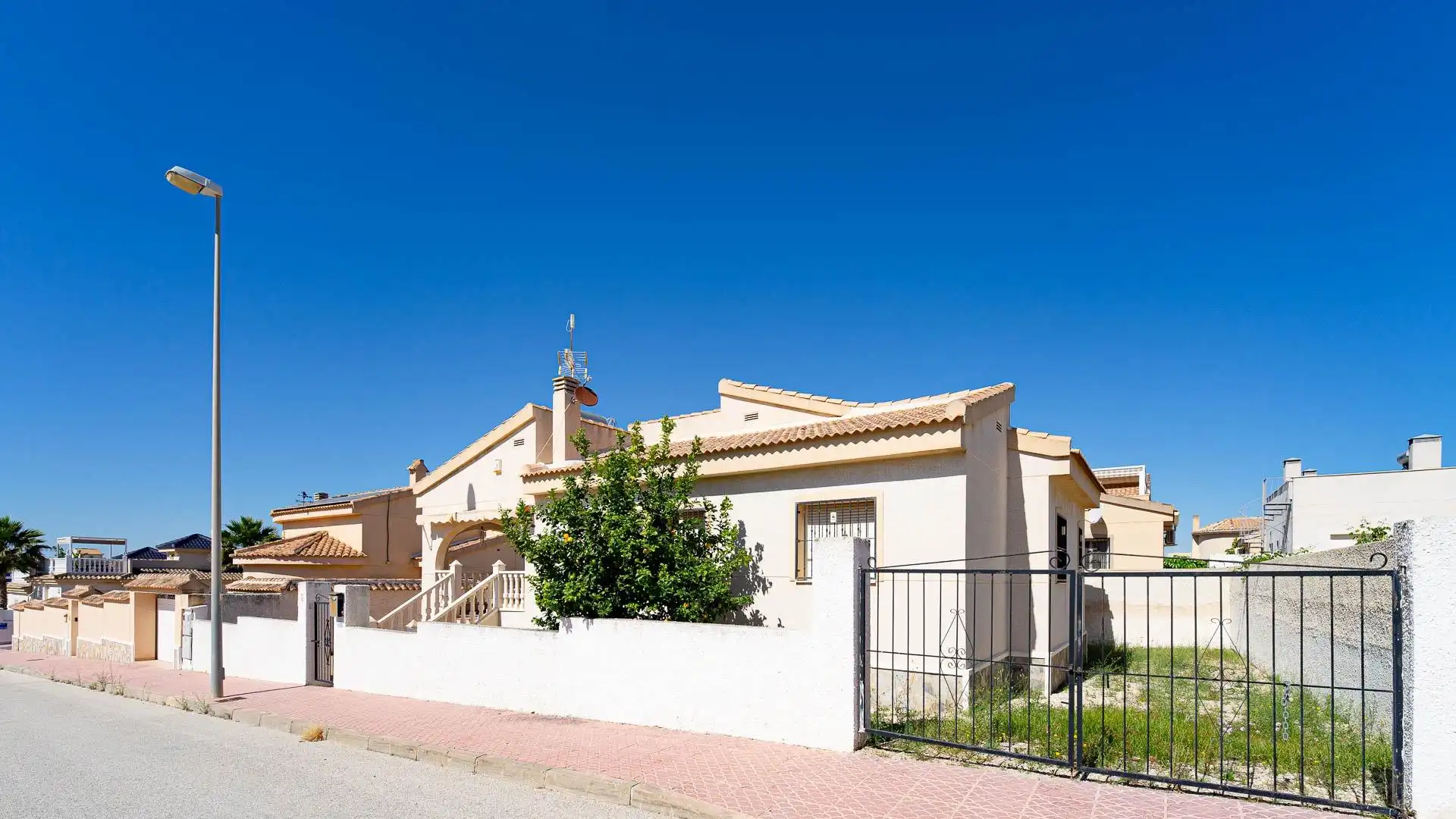 Exterior view of Houses for sale in Rojales  with Private garden, Terrace and Furnished