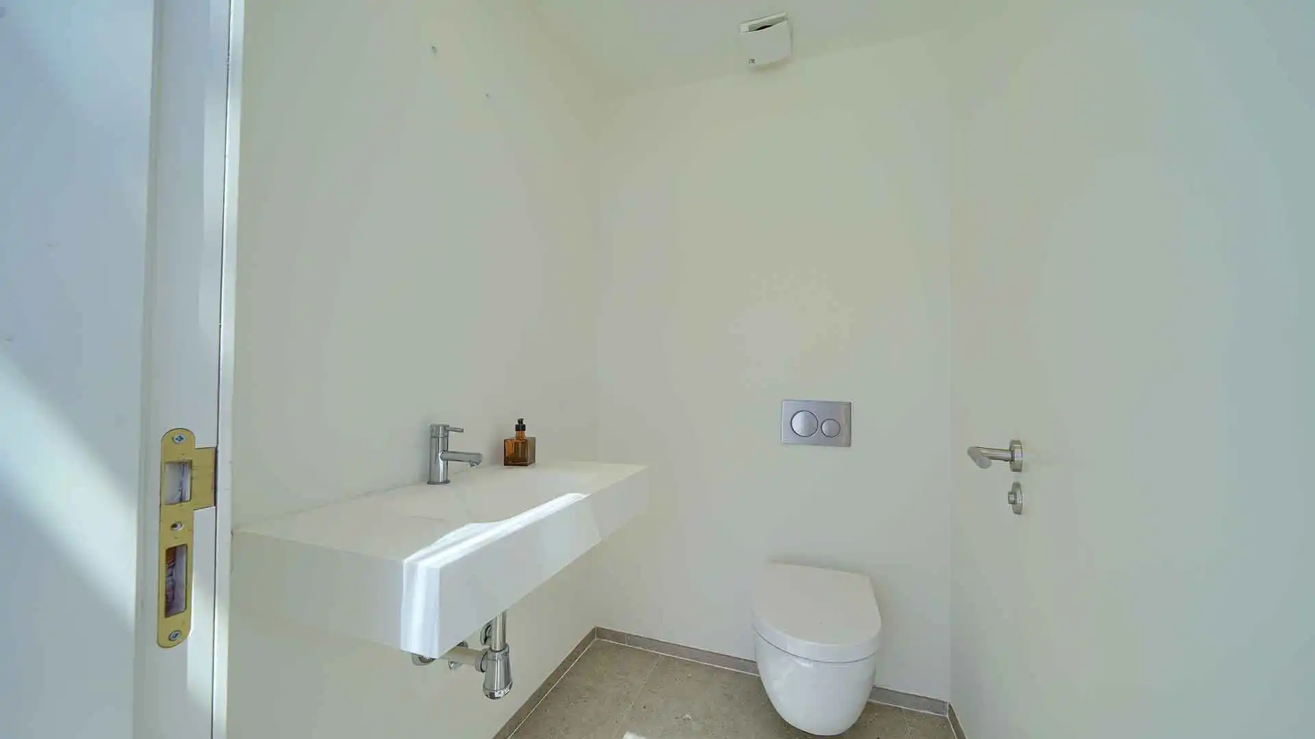 Bathroom of Attic for sale in Marbella  with Air Conditioner, Terrace and Storage room