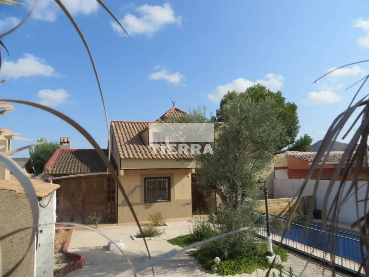Casa rústica amb piscina en venda a Olivas
