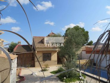 Casa rústica amb piscina en venda a Olivas