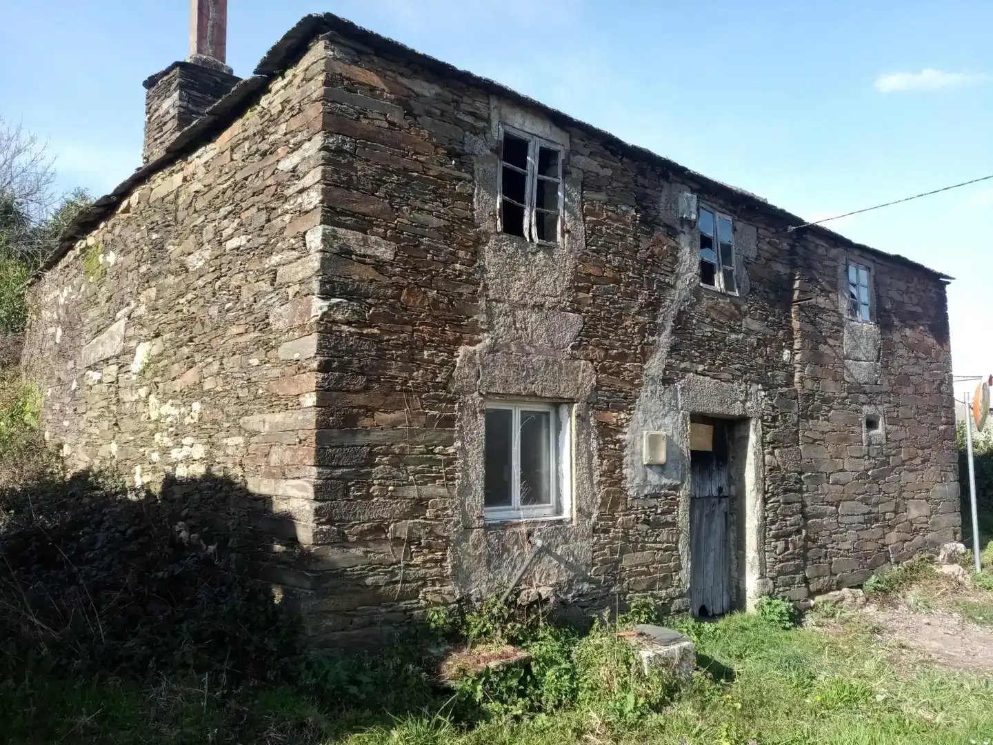 Vista exterior de Pis en venda en Monfero amb Jardí privat, Traster i Forn
