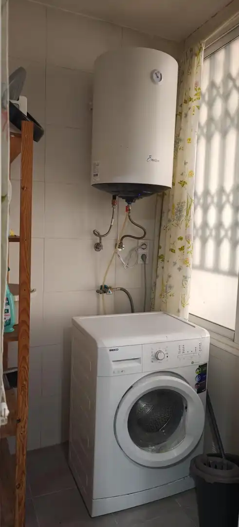 Bany de Pis de lloguer en Granada amb Aire condicionat, Moblat i Balcó