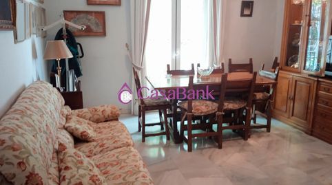 Ref. 28140 Zona proxima al Gran Teatro, en una magnifica ubicacion. Amplio piso exterior(salon con terraza) , conservado, en bloqu