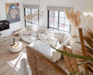 Sala d'estar de Casa adosada en venda en Benalmádena amb Piscina i Moblat