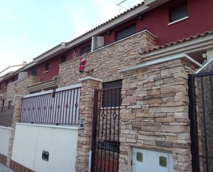 Vista exterior de Casa adosada en venda en San Pedro del Pinatar amb Aire condicionat, Calefacció i Jardí privat