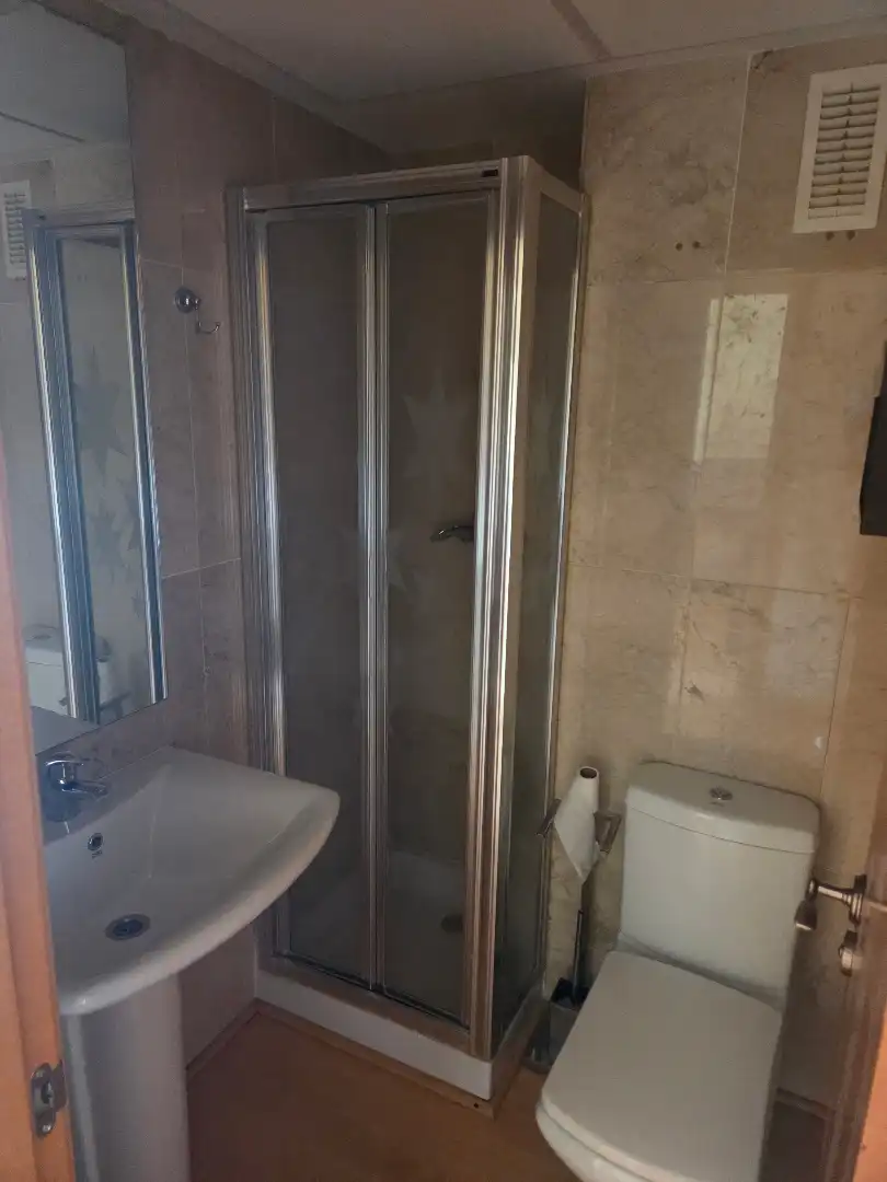 Badezimmer von Wohnung zur Miete in Benalmádena mit Klimaanlage, Terrasse und Möbliert