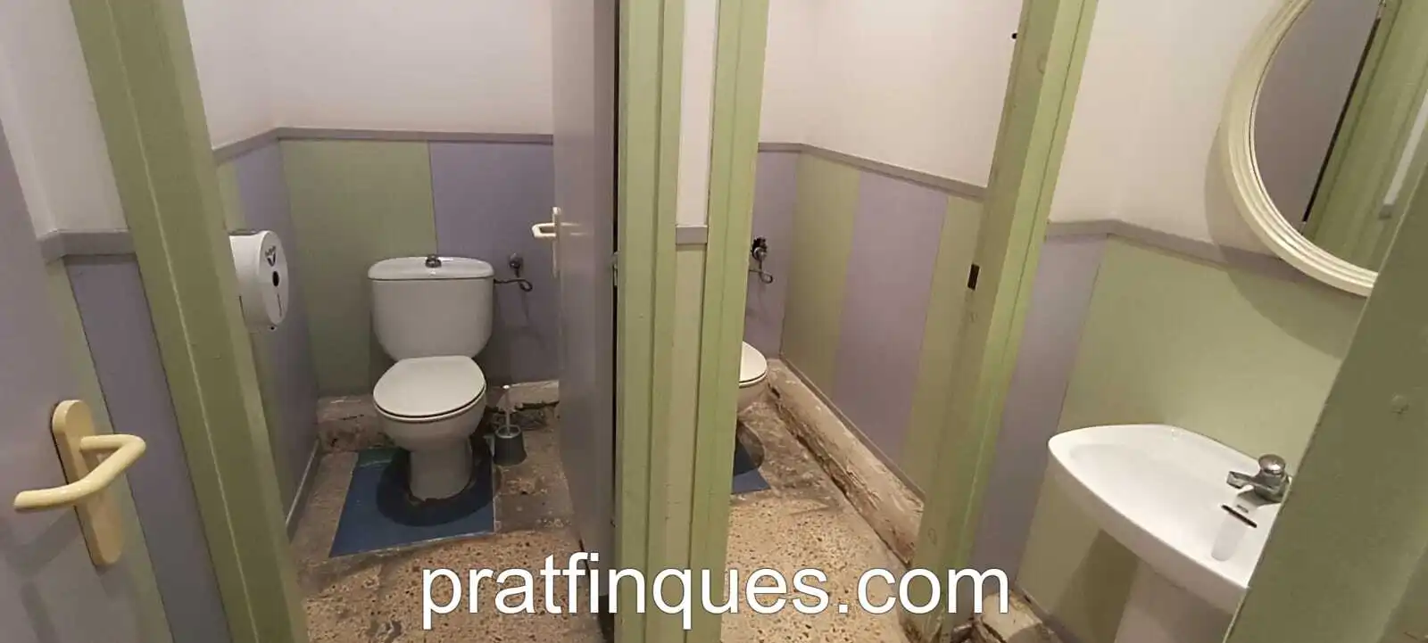 Bathroom of Commercial properties for sale in El Prat de Llobregat  with Air Conditioner, Heating and Parquet flooring