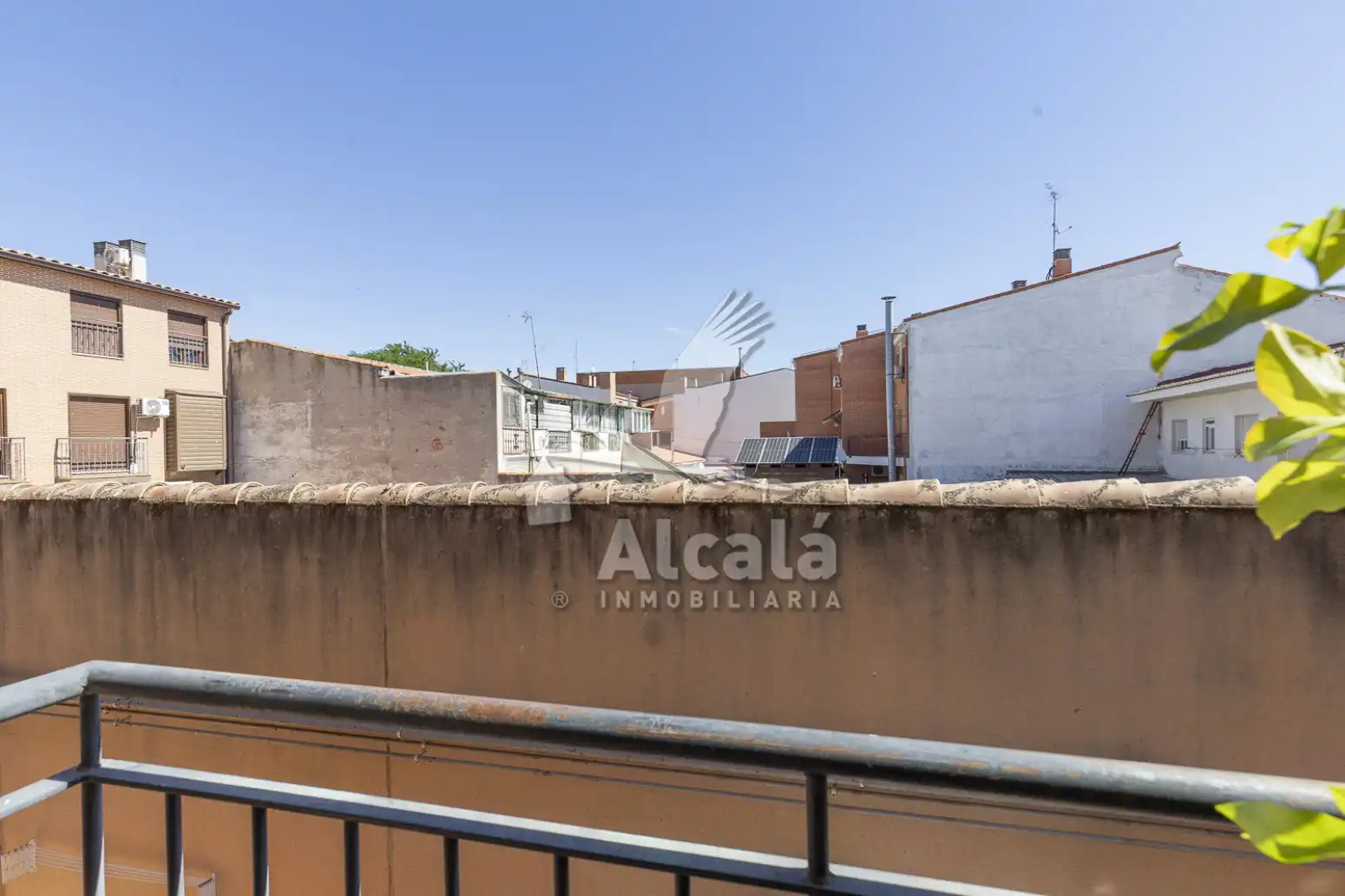 Außenansicht von Wohnung zum Verkauf in Camarma de Esteruelas mit Heizung, Balkon und Gemeinschaftspool