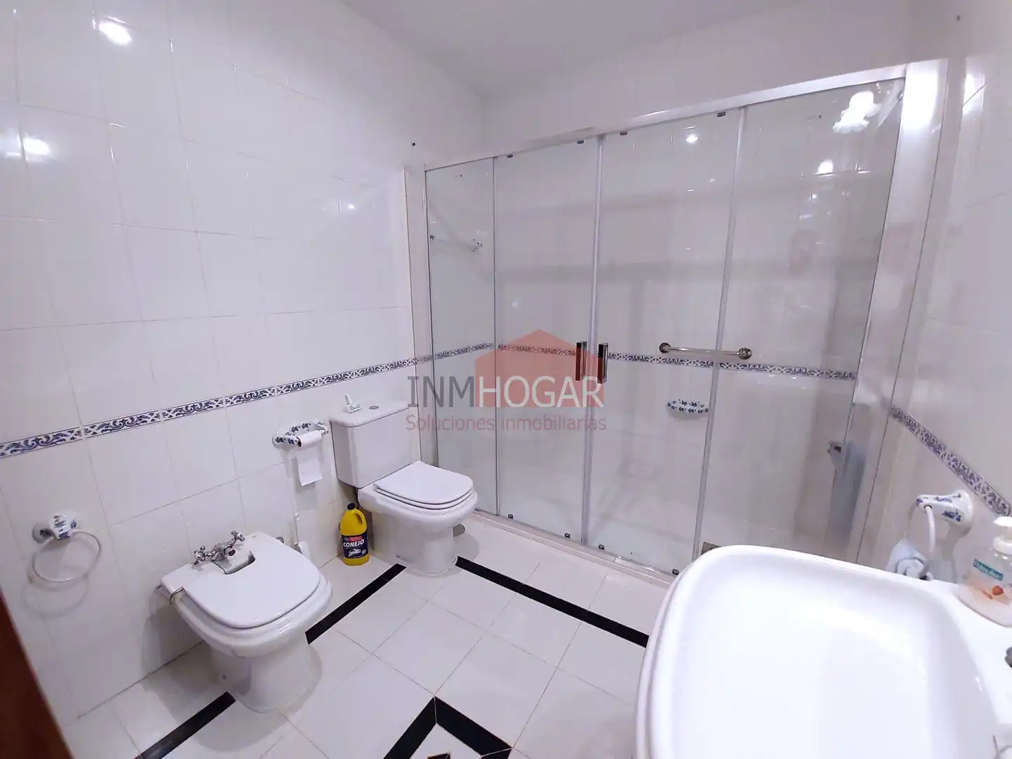 Bathroom of Houses for sale in Gutierre-Muñoz  with Heating, Private garden and Storage room