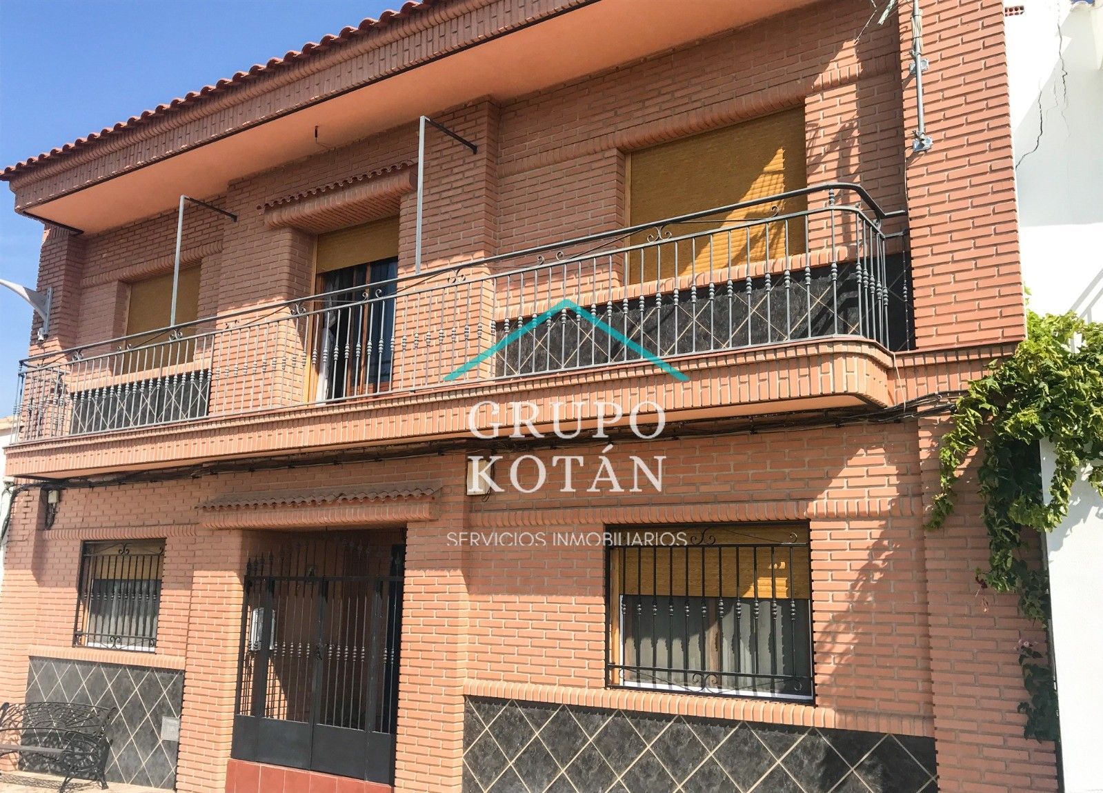 Exterior view of Country house for sale in Villacarrillo  with Air Conditioner, Terrace and Furnished