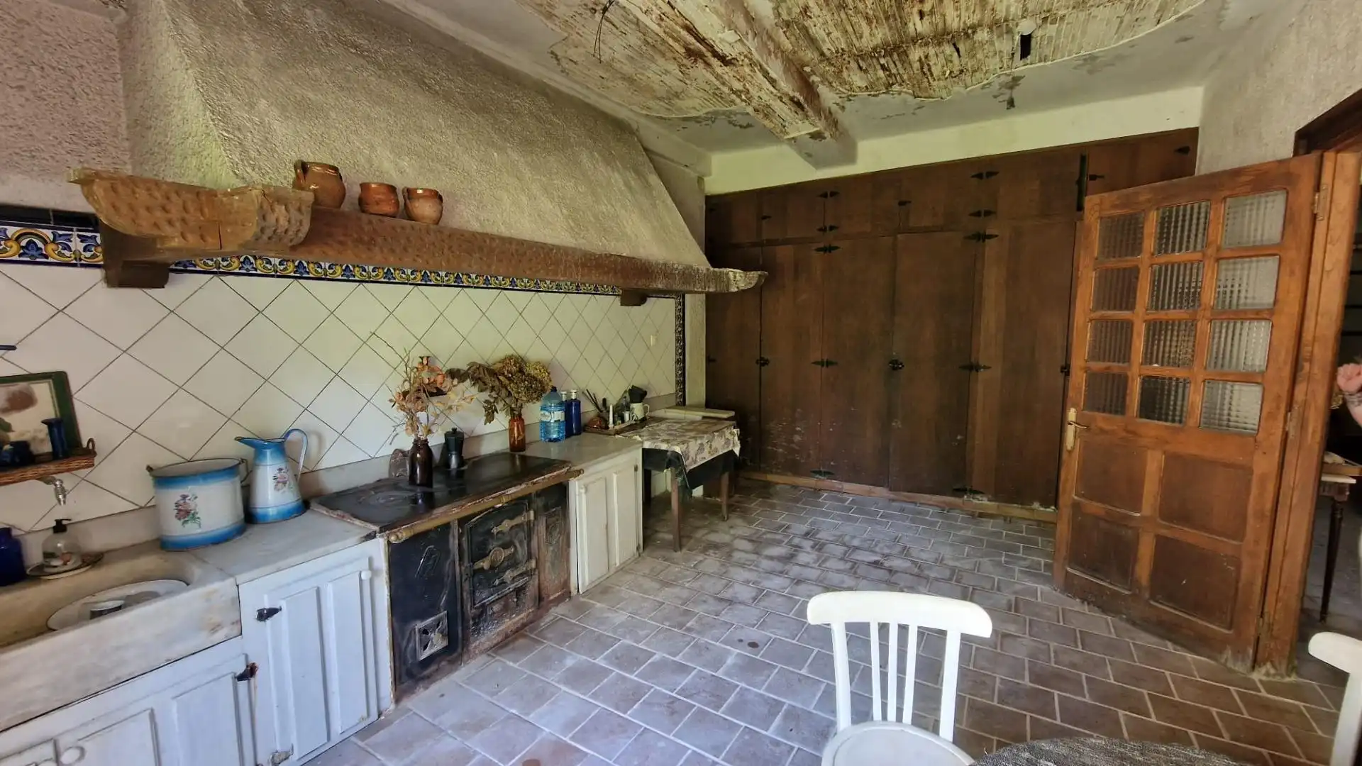 Cuina de Finca rústica en venda en Lena amb Jardí privat, Terrassa i Balcó