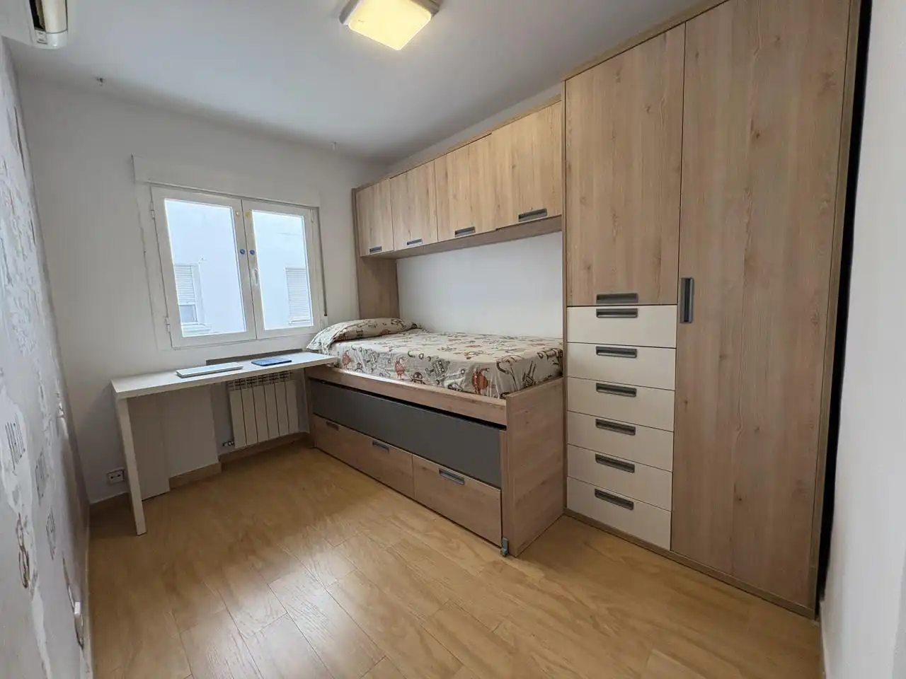 Bedroom of Flat for rent in Madrid  with Air Conditioner, Heating and Furnished