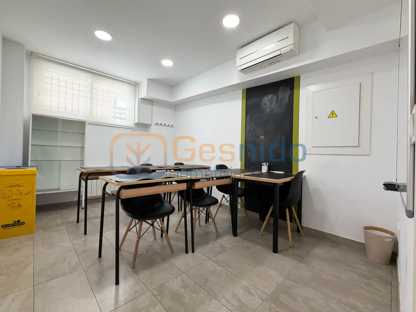 Commercial properties for rent in Segovia  with Air Conditioner