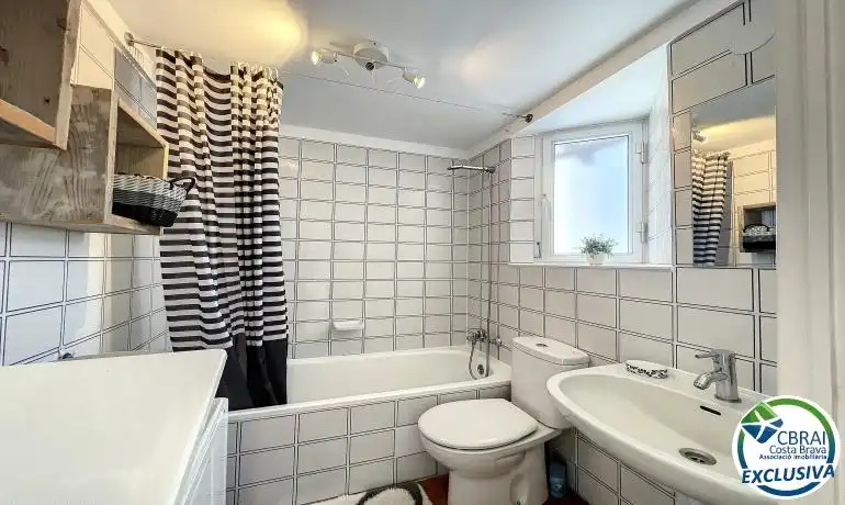 Baño de Apartamento en venta en Empuriabrava