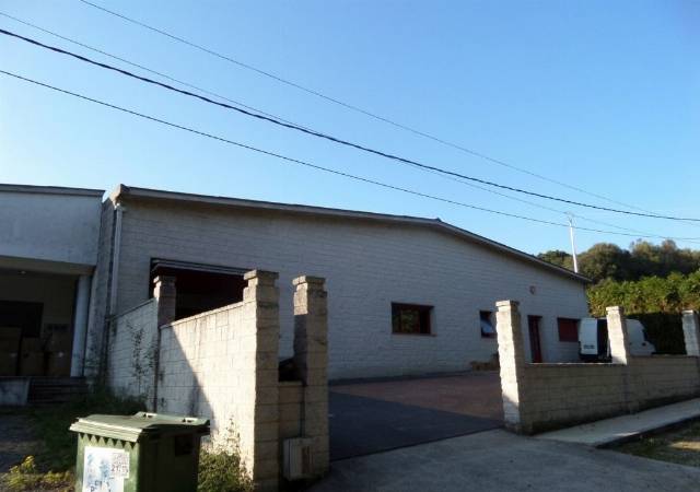 Nave industrial en Venta en Frades