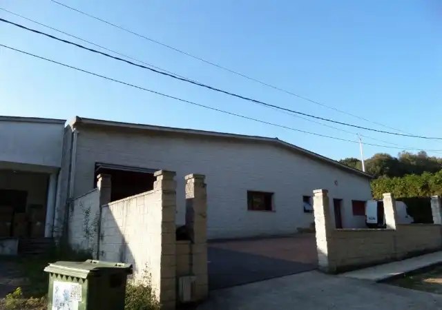 Vista exterior de Nau industrial en venda en Frades