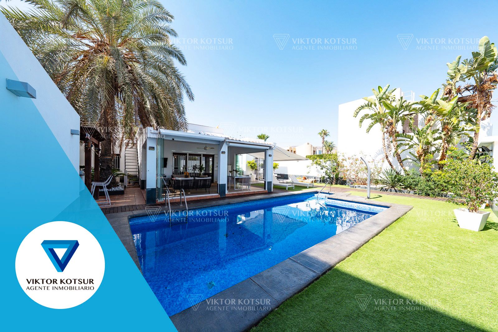 Exterior view of House or chalet for sale in Roquetas de Mar  with Air Conditioner, Private garden and Parquet flooring