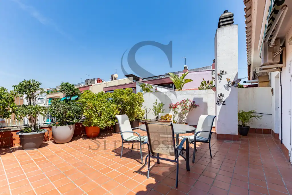 Terraza de Ático en venta en Barcelona con Terraza y Horno