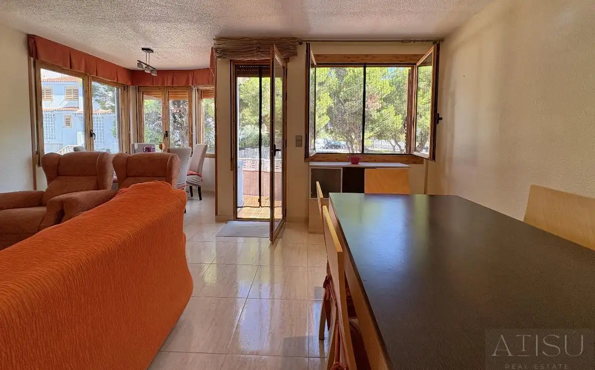 Esszimmer von Einfamilien-Reihenhaus zur Miete in El Campello mit Klimaanlage, Heizung und Abstellraum