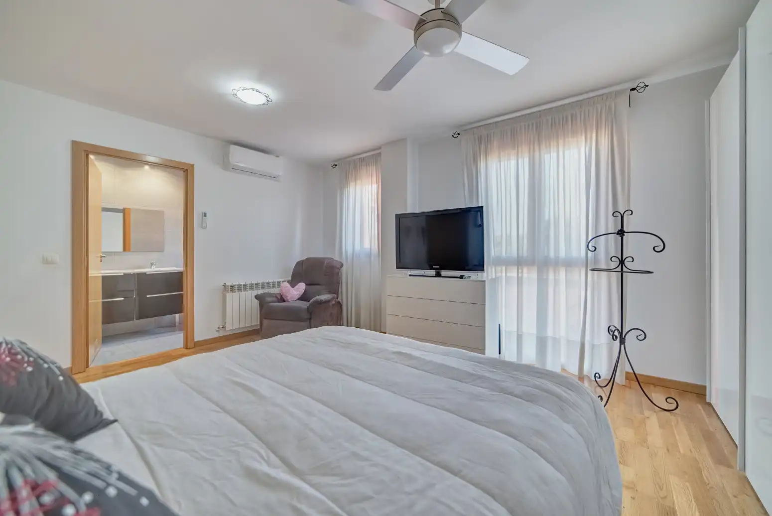 Bedroom of Detached homes for sale in Enériz / Eneritz  with Heating, Private garden and Parquet flooring