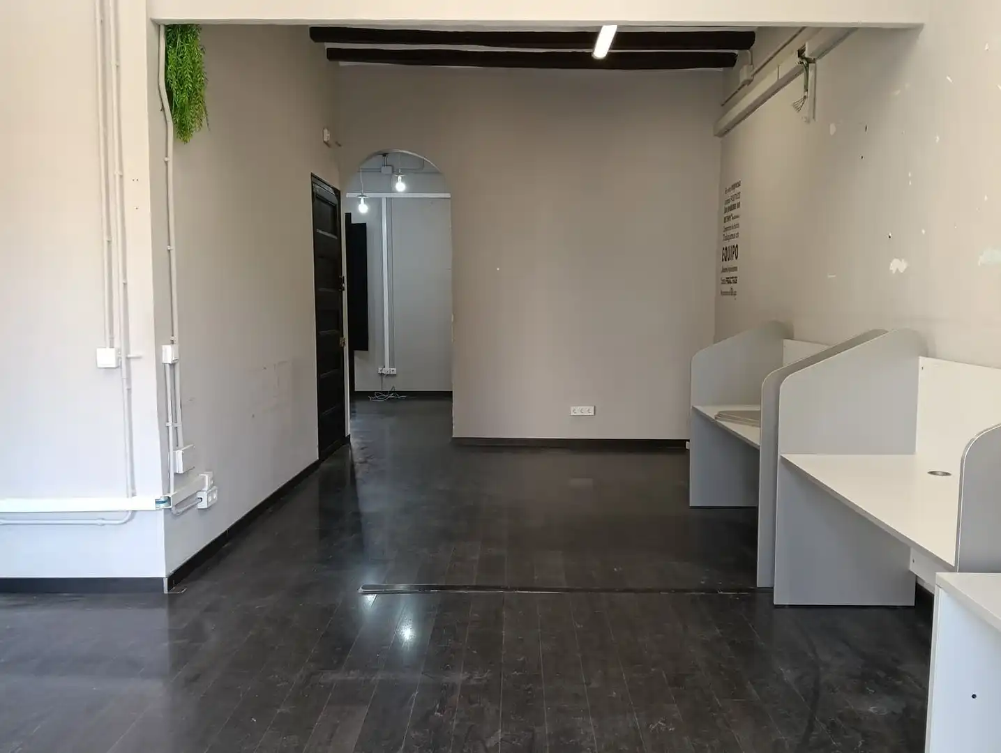 Büro zur Miete in Vilanova i la Geltrú mit Balkon