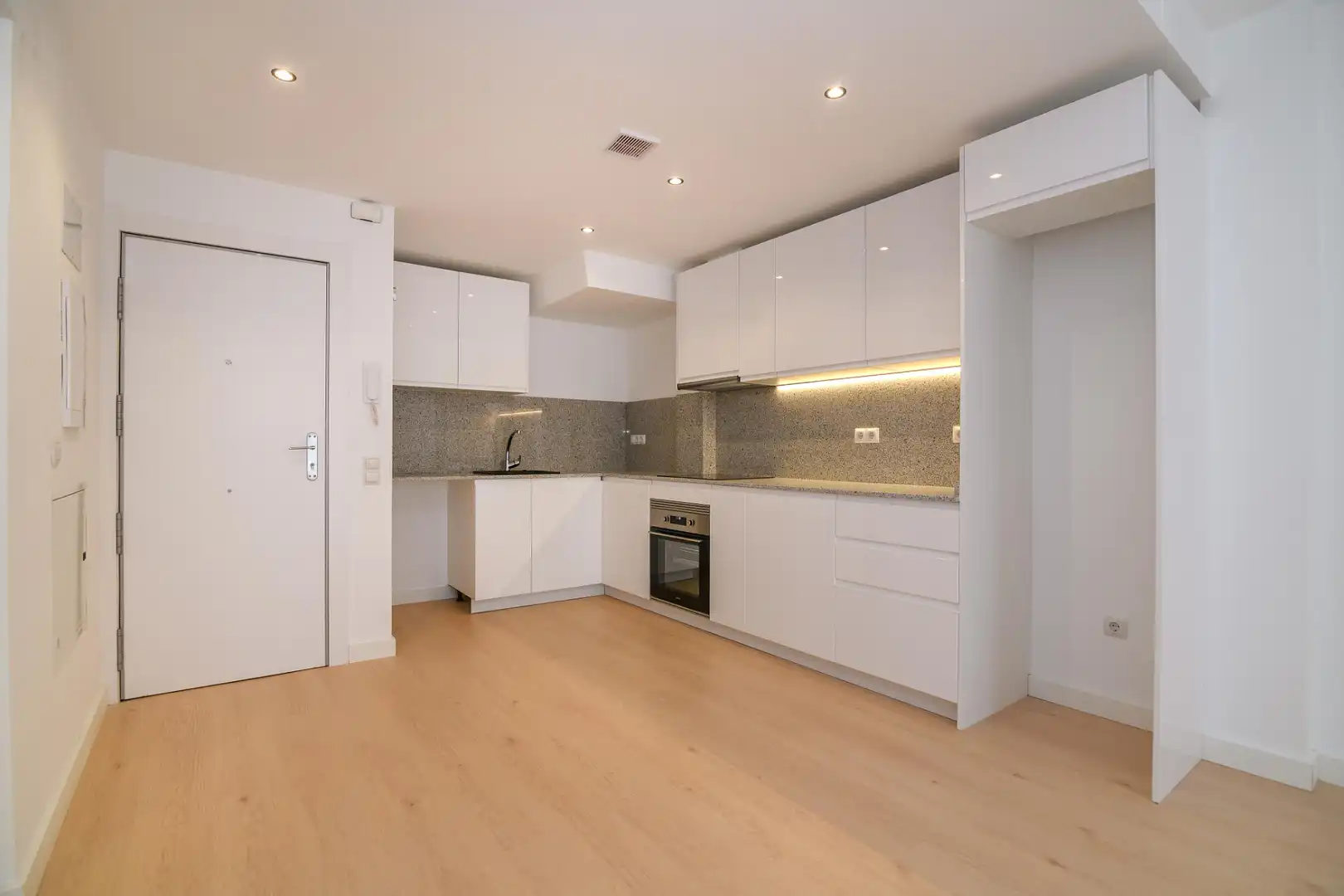 Flat with lift for sale in Carrer Victòria 95