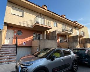Vista exterior de Casa adosada en venda en Alberic amb Aire condicionat, Calefacció i Terrassa