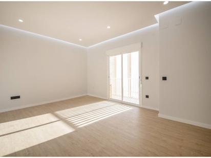 Living room of Flat for sale in  Barcelona Capital  with Air Conditioner, Parquet flooring and Terrace