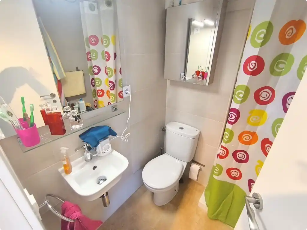 Badezimmer von Wohnung zum Verkauf in Dénia mit Möbliert