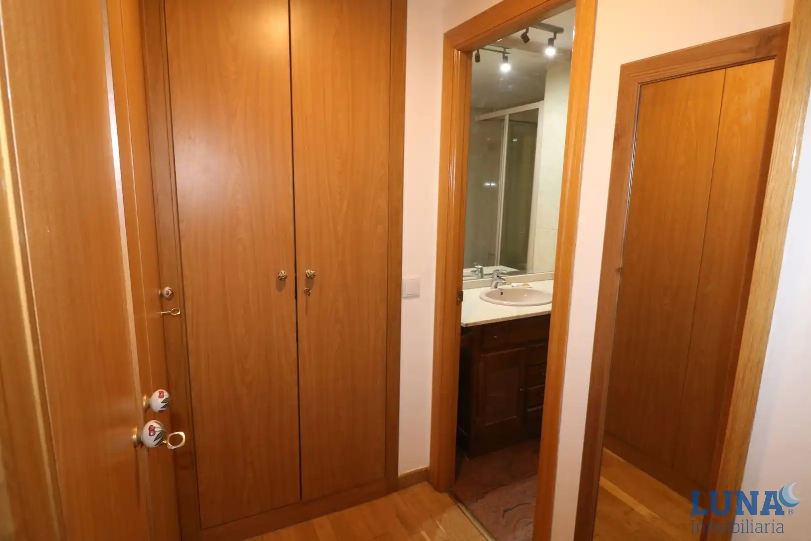 Badezimmer von Dachboden zum Verkauf in Pozuelo de Alarcón mit Klimaanlage, Heizung und Parkett